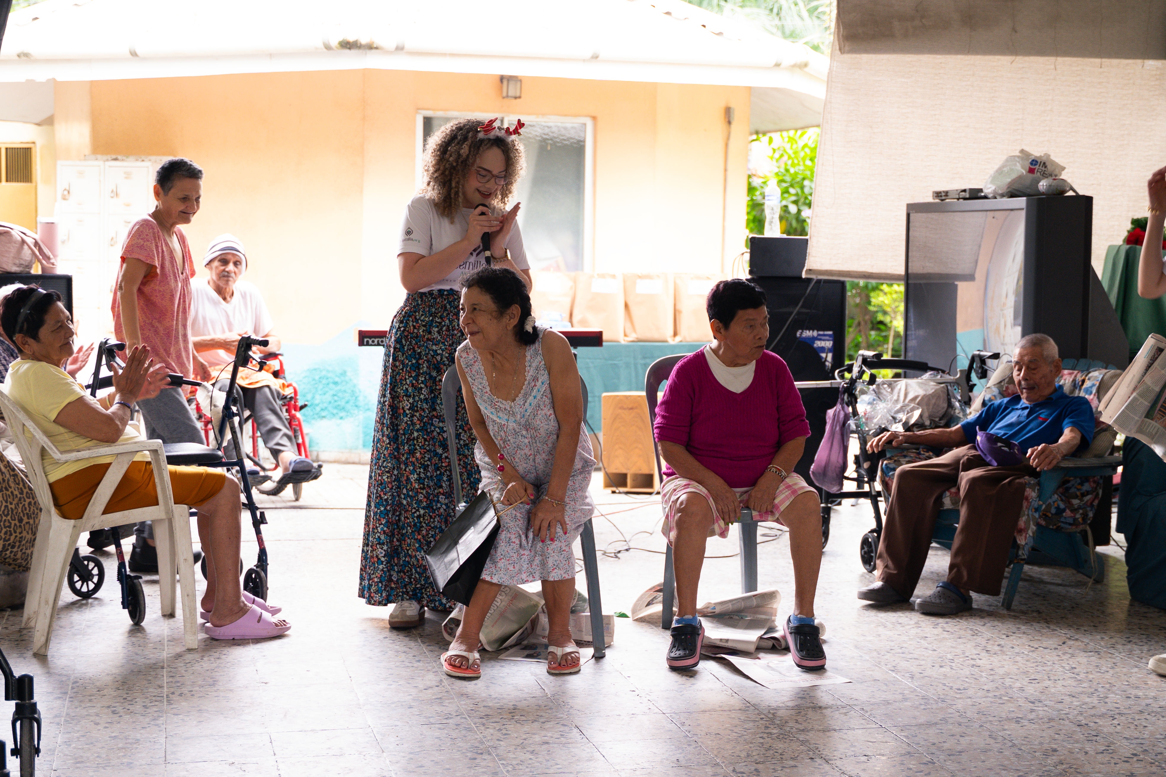 Visita al Asilo de Ancianos